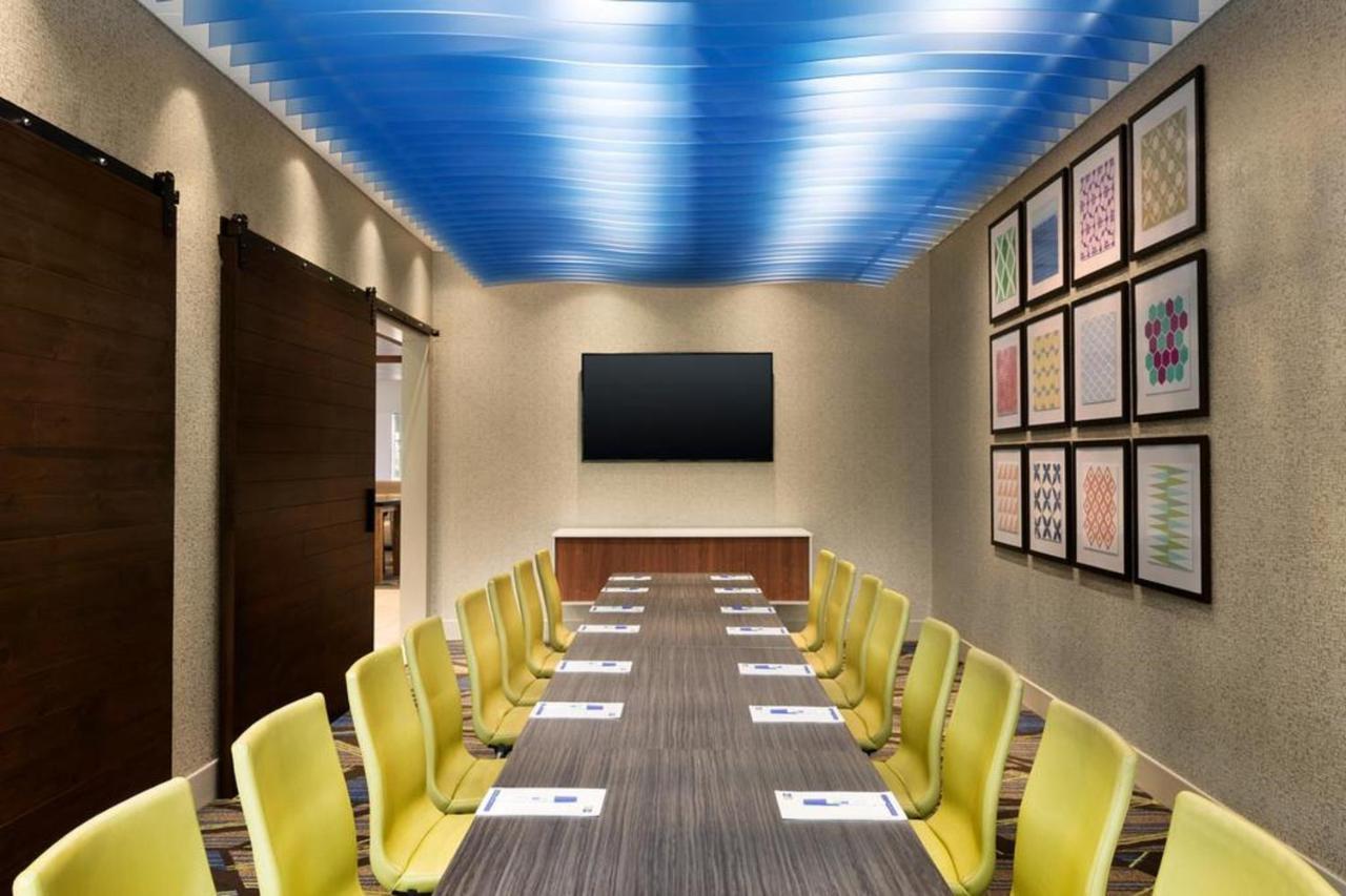 Holiday Inn Express & Suites - Dallas Market Center By Ihg Kültér fotó