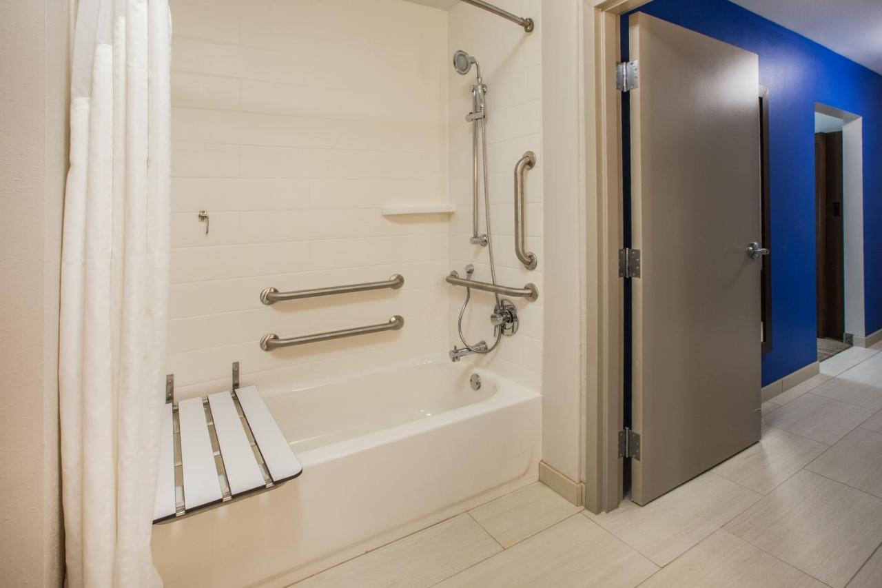 Holiday Inn Express & Suites - Dallas Market Center By Ihg Kültér fotó