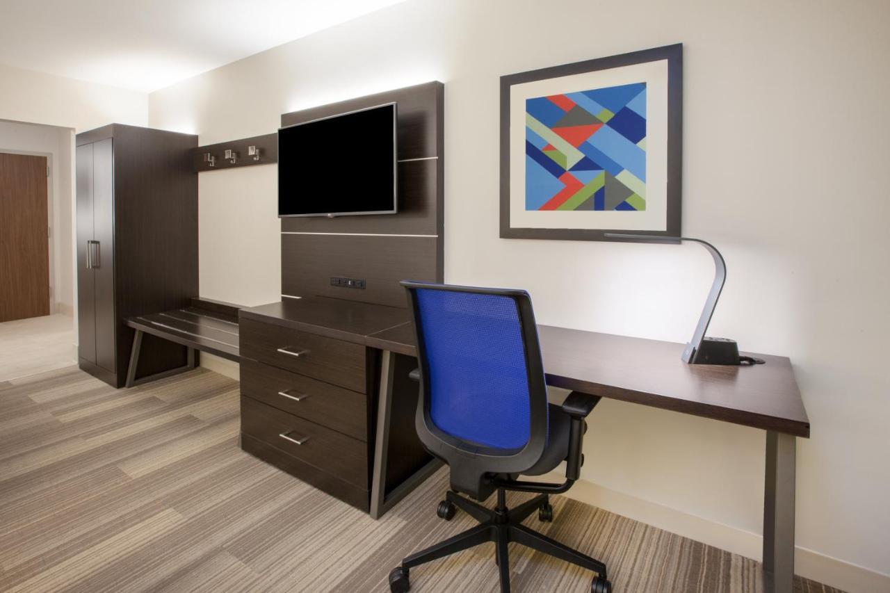 Holiday Inn Express & Suites - Dallas Market Center By Ihg Kültér fotó